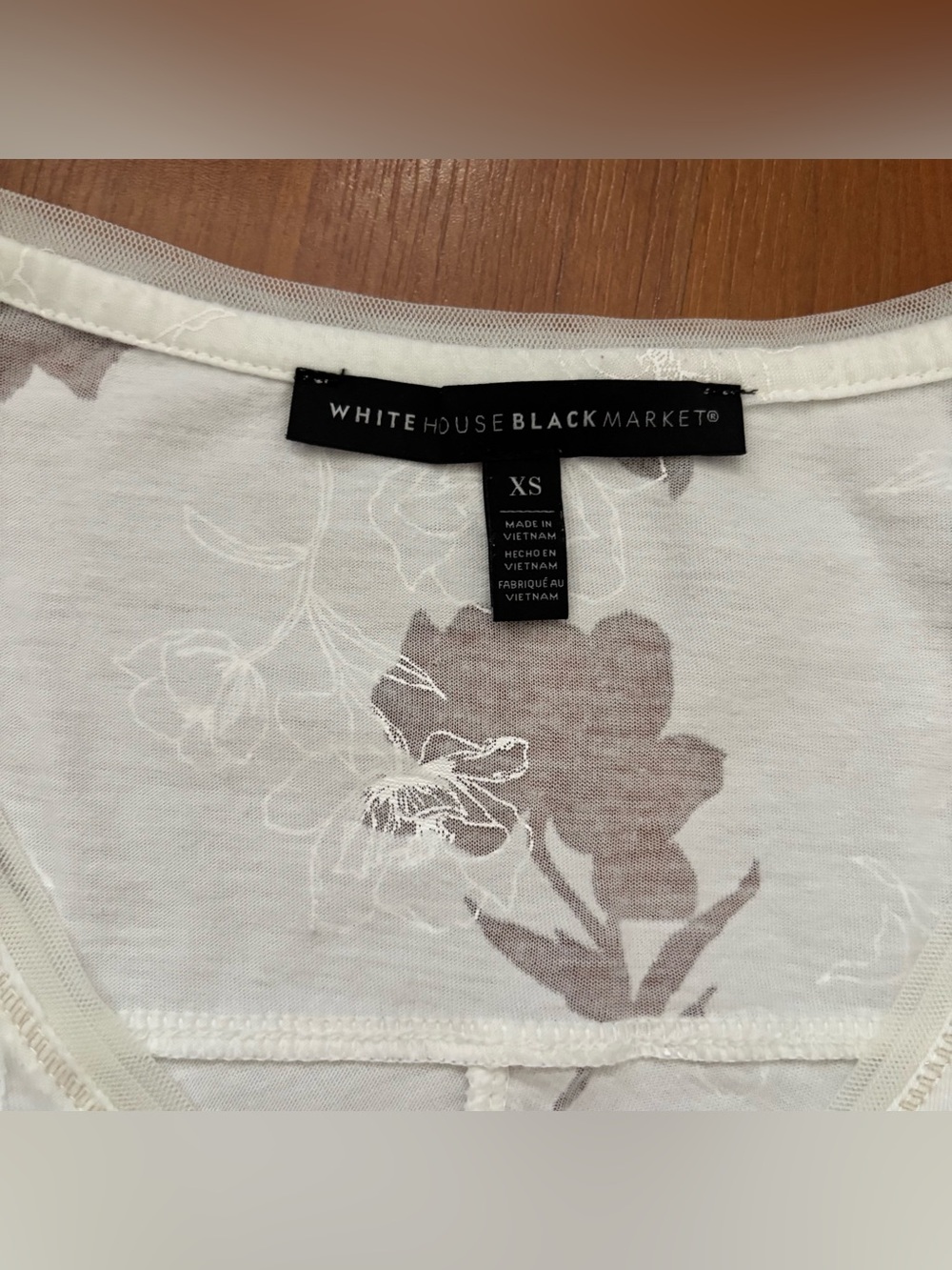 Women’s White House Black Market white floral blouse Size XS - Picture 4 of 5